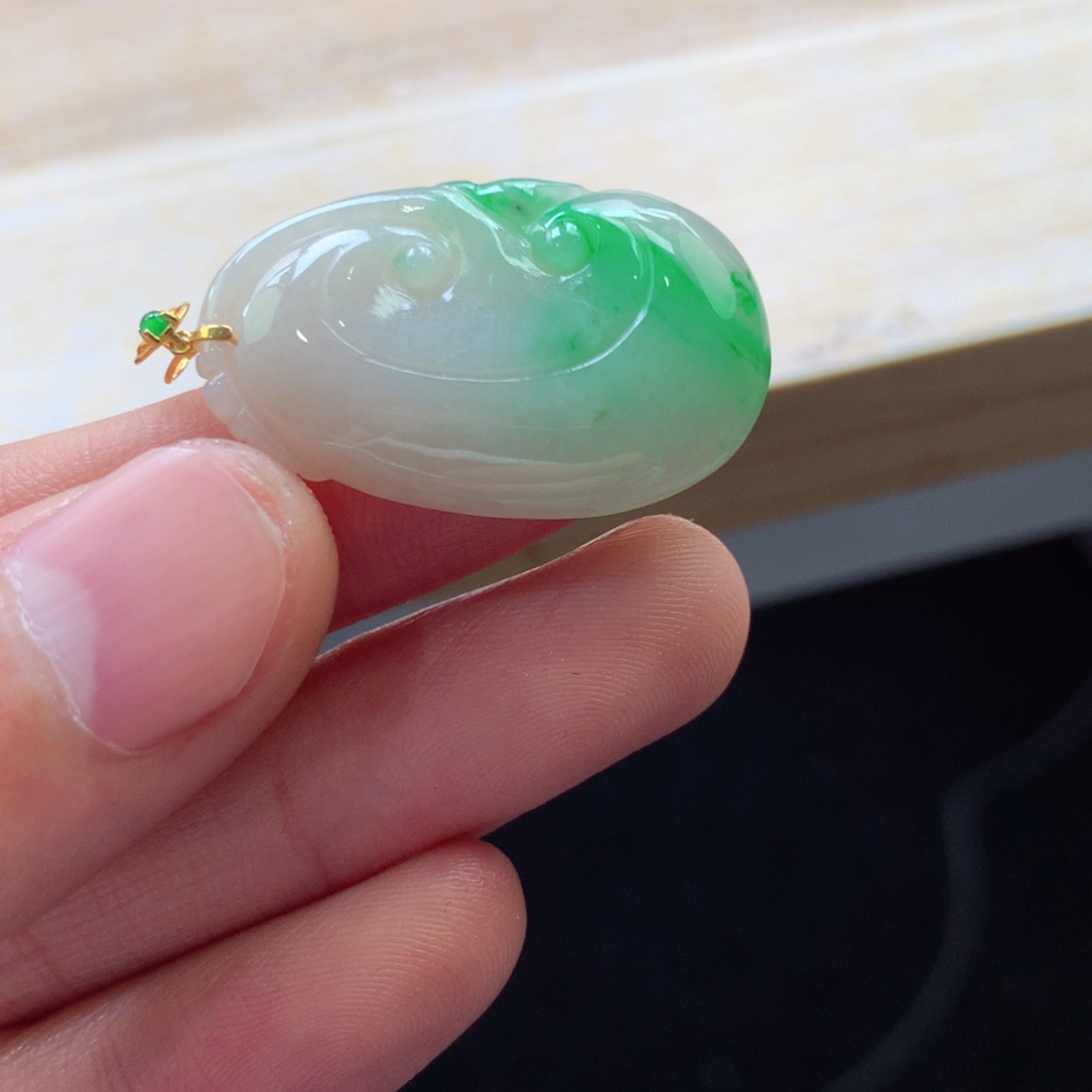 翡翠颈饰18K金镶嵌吊坠