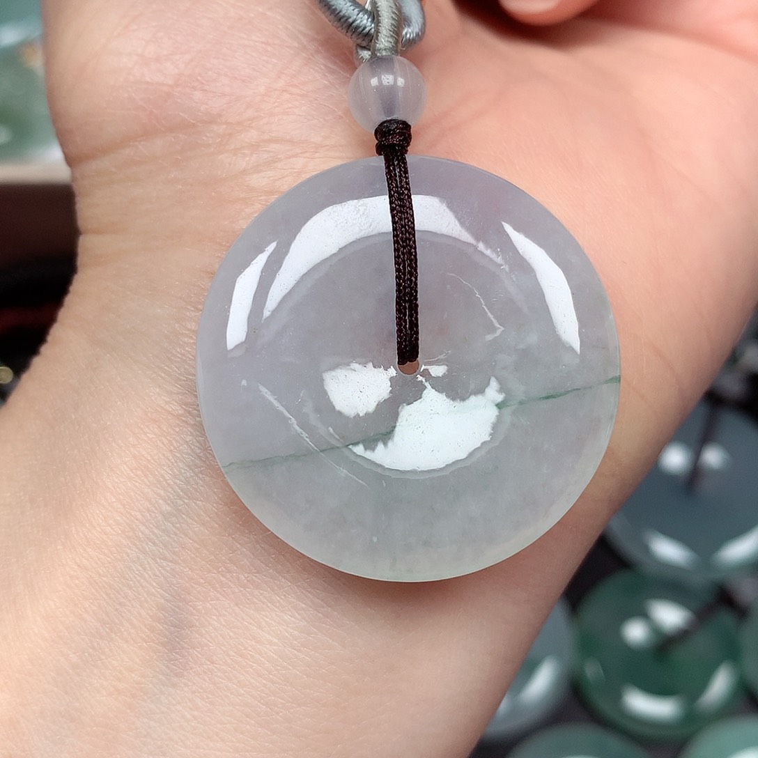 翡翠颈饰未镶嵌平安扣