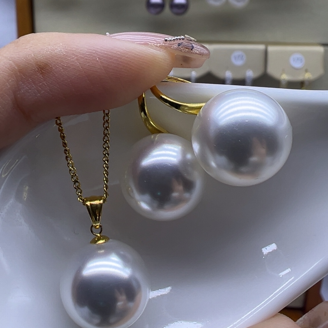 18K金镶嵌淡水珍珠吊坠(赠链)