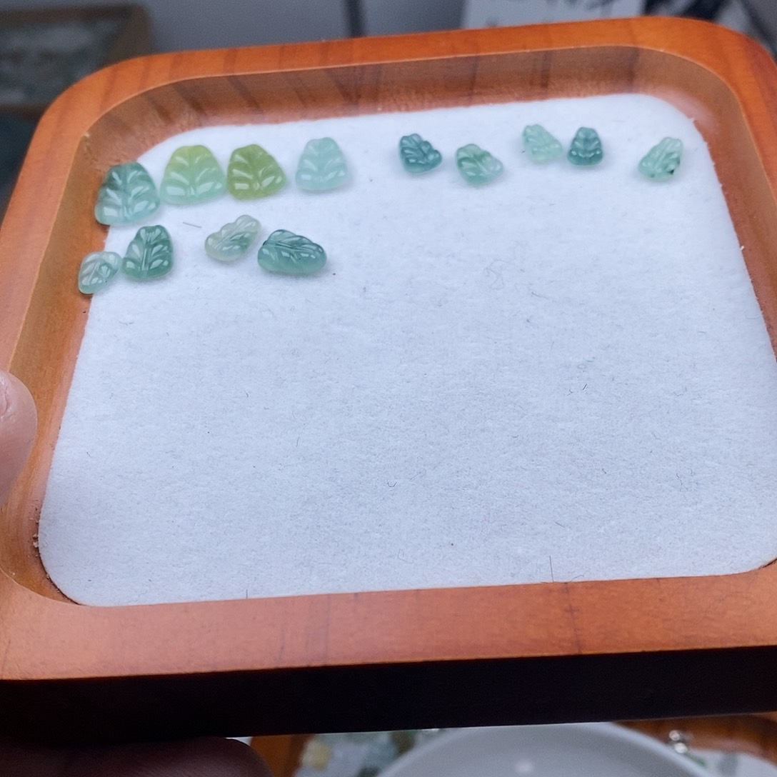 翡翠颈饰未镶嵌飘花叶子50一个