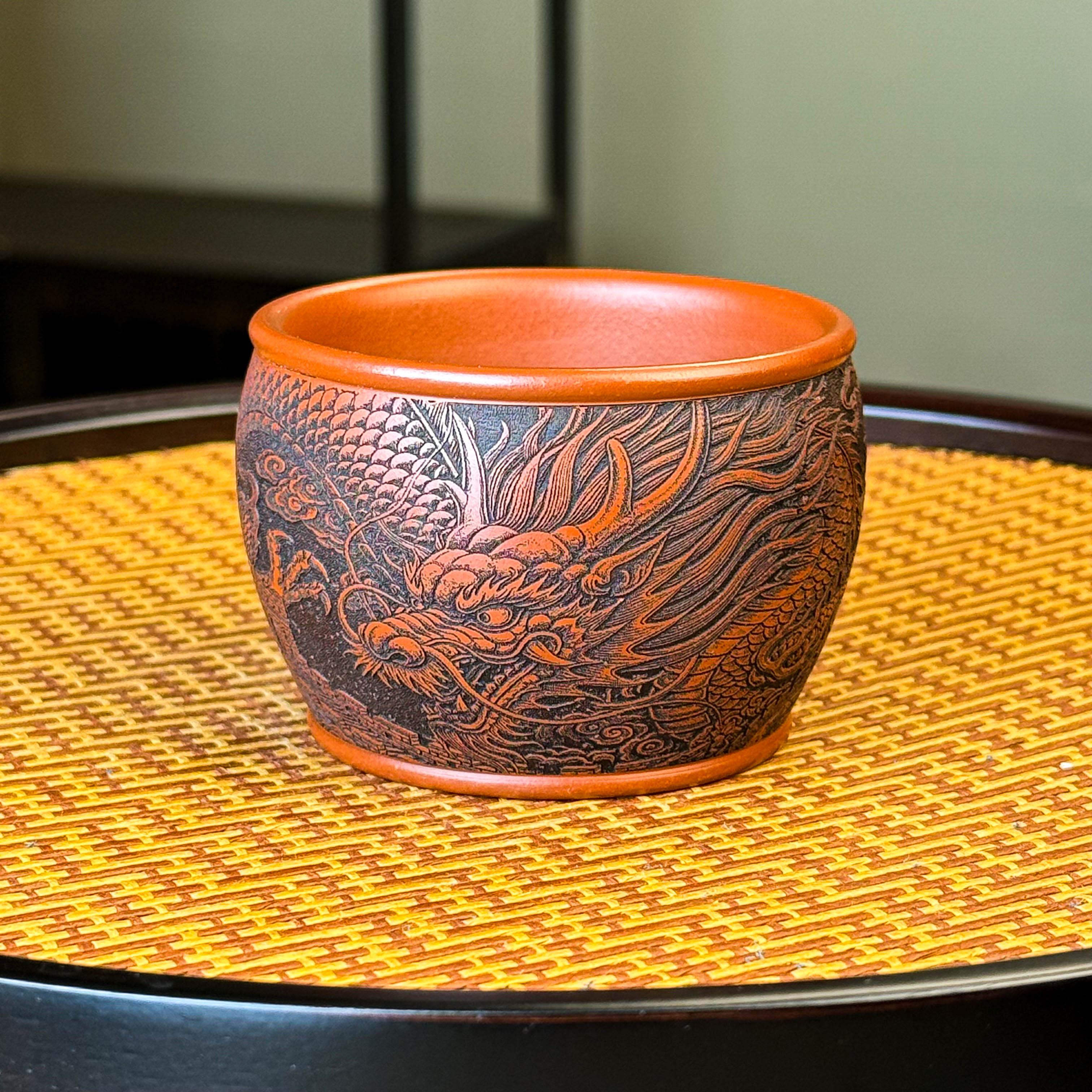  【龙】宜兴全手工紫砂茶具 原矿朱泥泥料刻绘龙腾盛世主人杯品茗杯