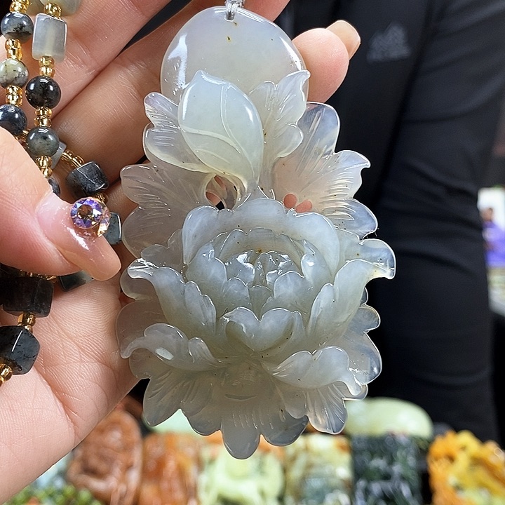 蛇纹石玉吊坠未镶嵌