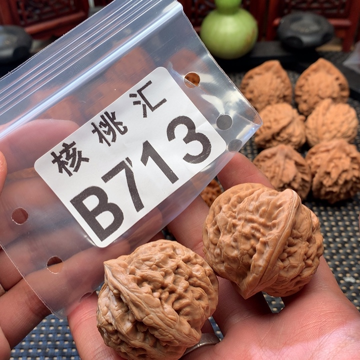 文玩核桃吊坠红锦鲤