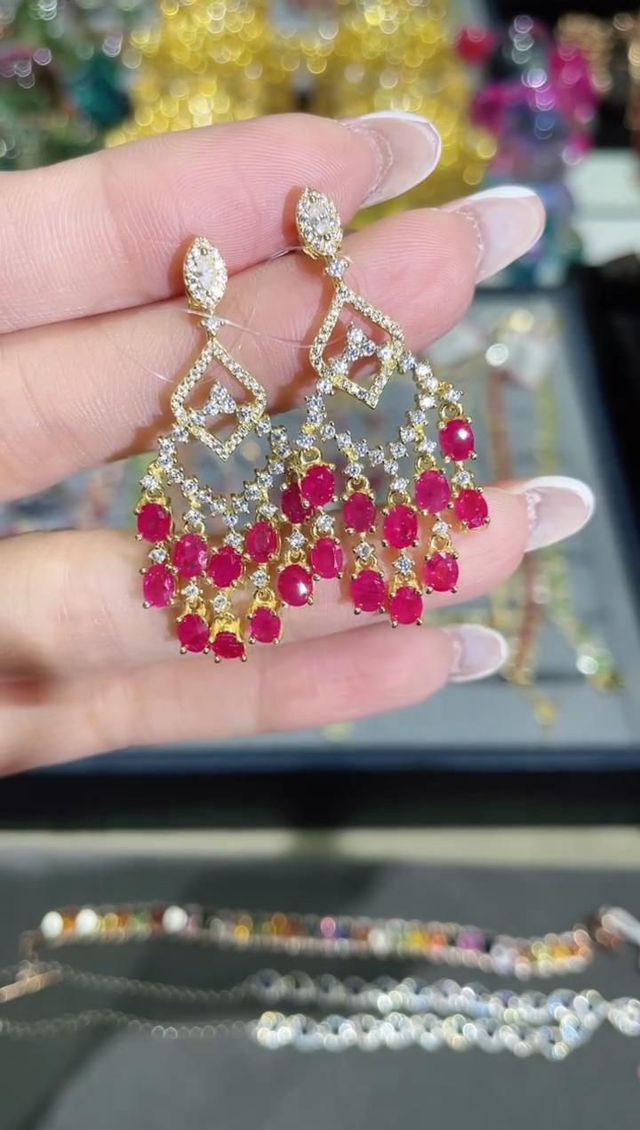 S925银镶嵌天然红宝石耳饰