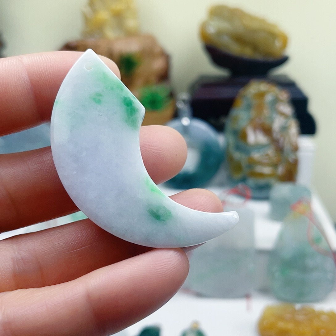 翡翠未镶嵌颈饰 2222