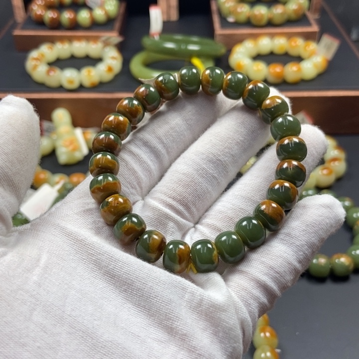 冬***月透闪石质玉未镶嵌手链