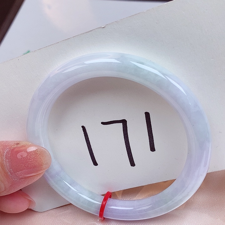 翡翠手镯未镶嵌翡翠