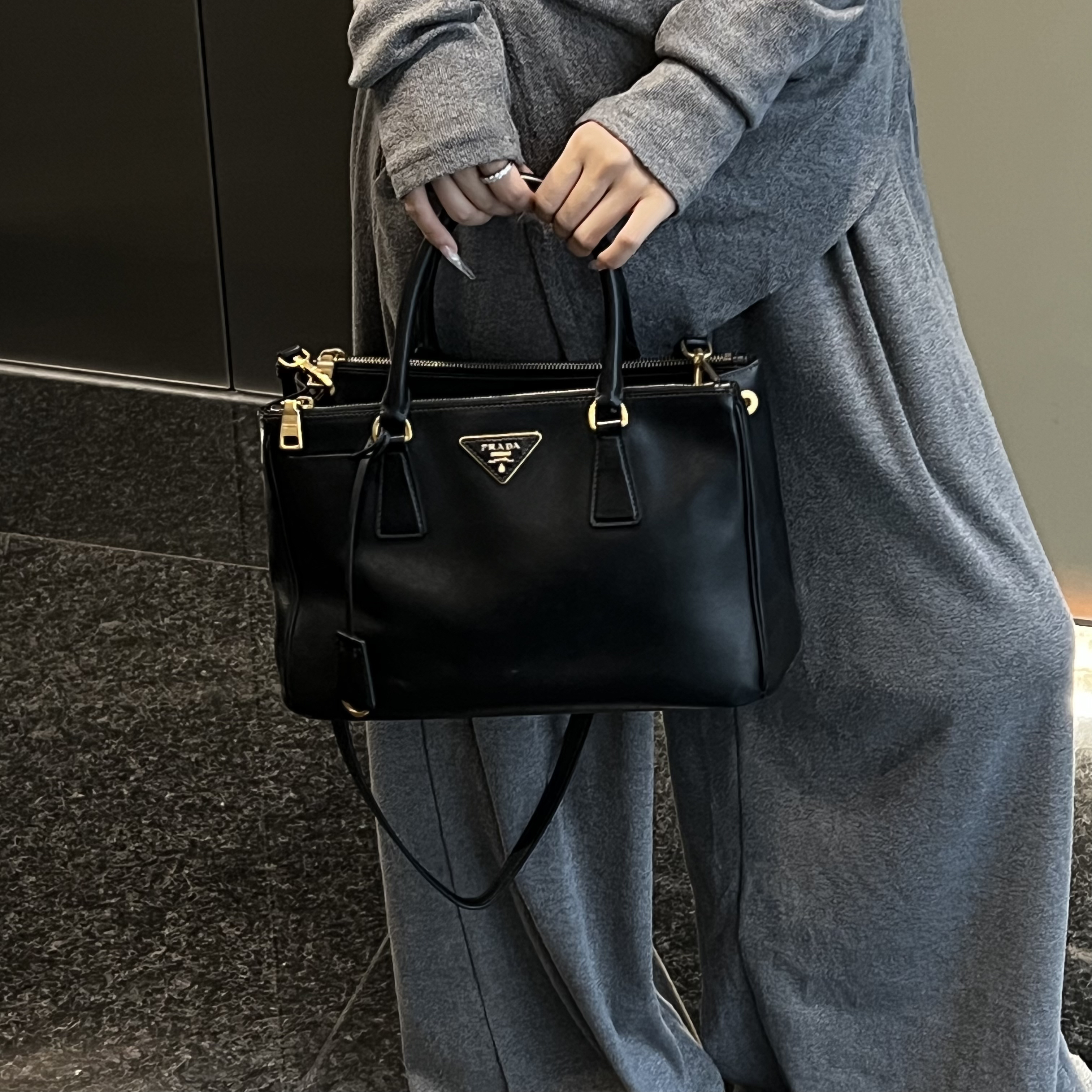 95新 Prada/普拉达 prada中号黑金杀手