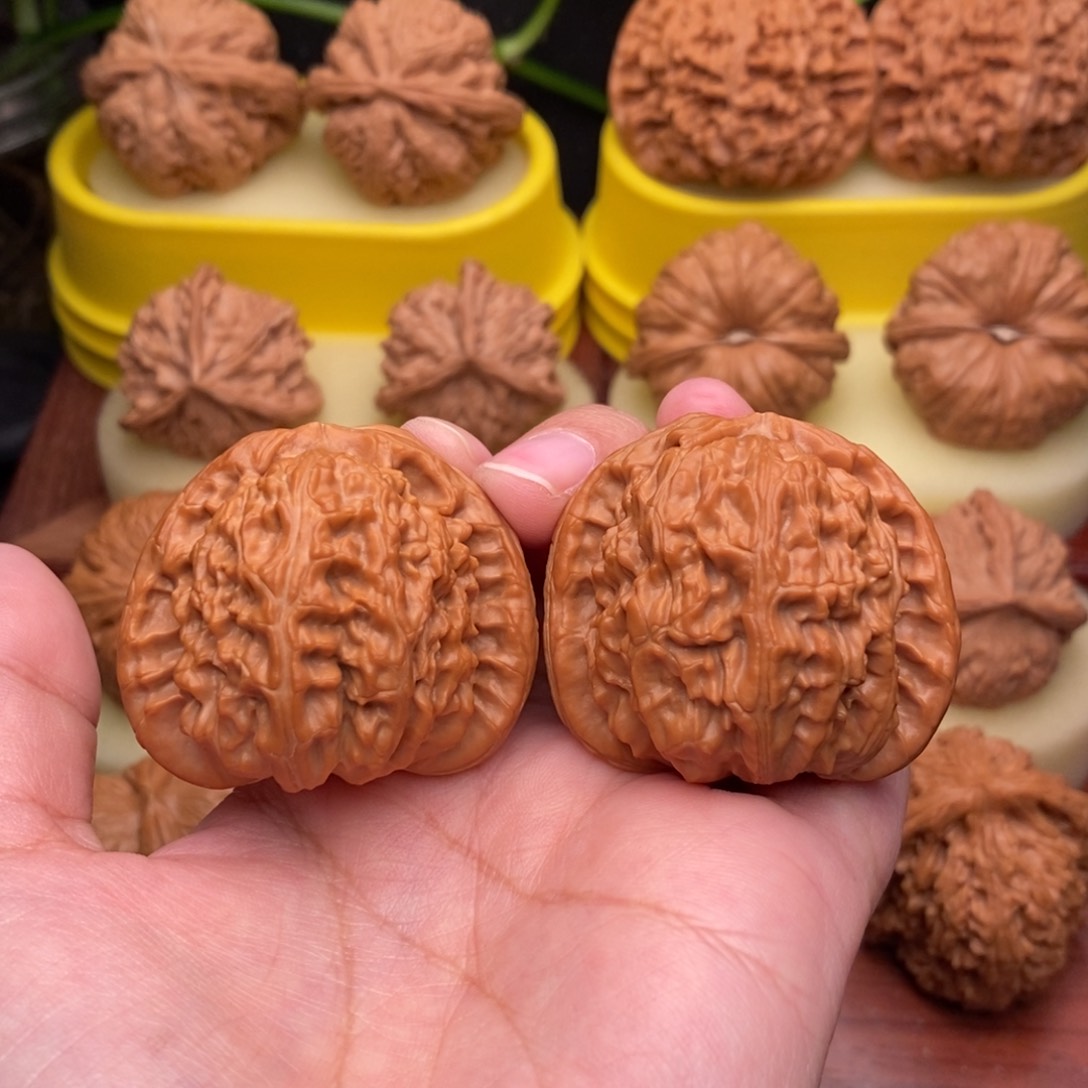 把件文玩核桃42“红皮”大球白