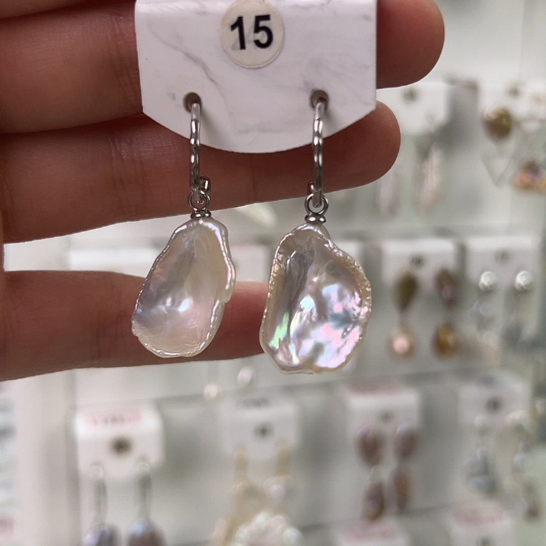 非金属巴洛克花瓣耳饰 