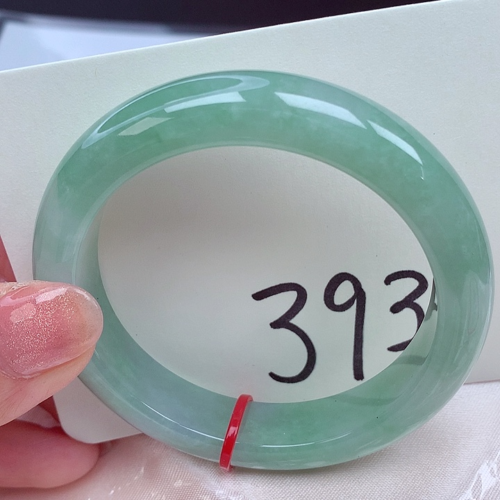 翡翠手镯未镶嵌翡翠