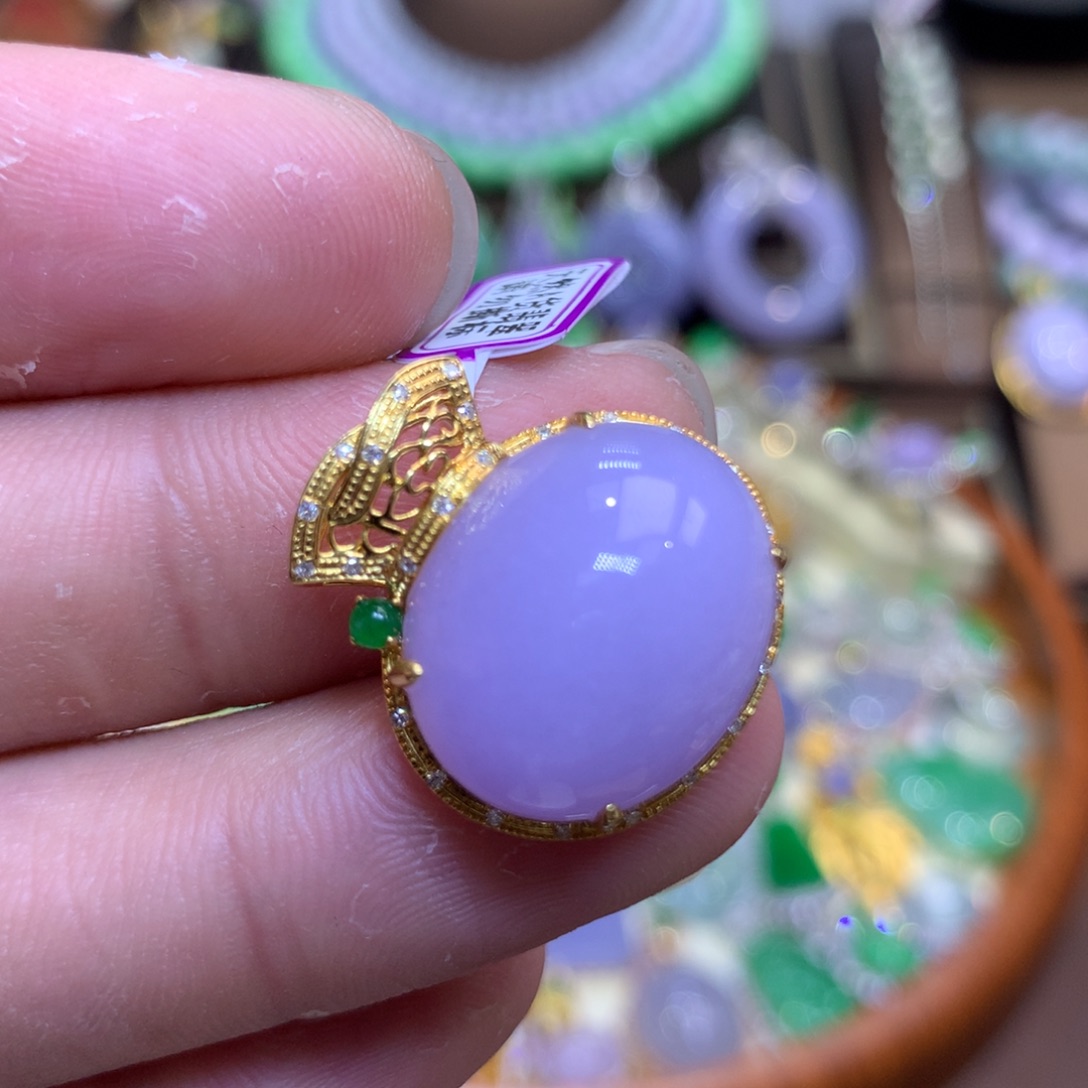 翡翠18K金镶嵌颈饰