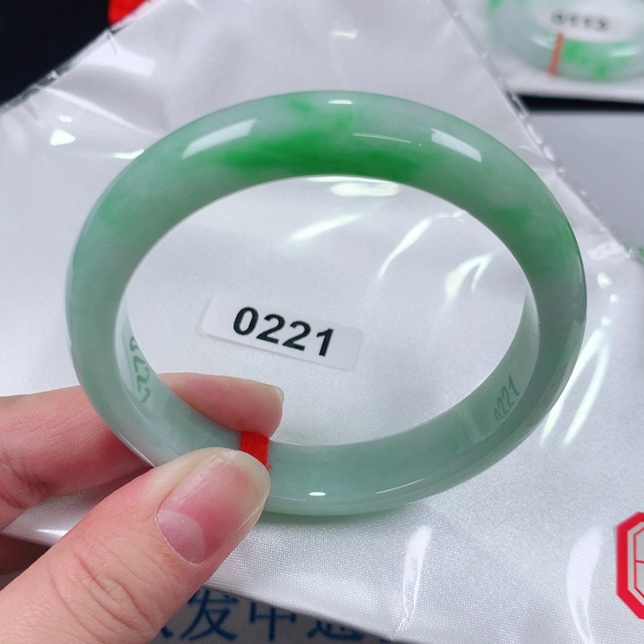 翡翠手镯未镶嵌58圈 0221