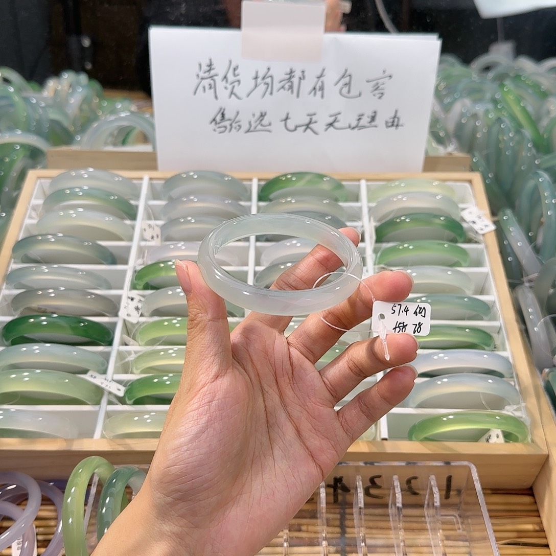 玛瑙/玉髓未镶嵌手镯圈口57.4