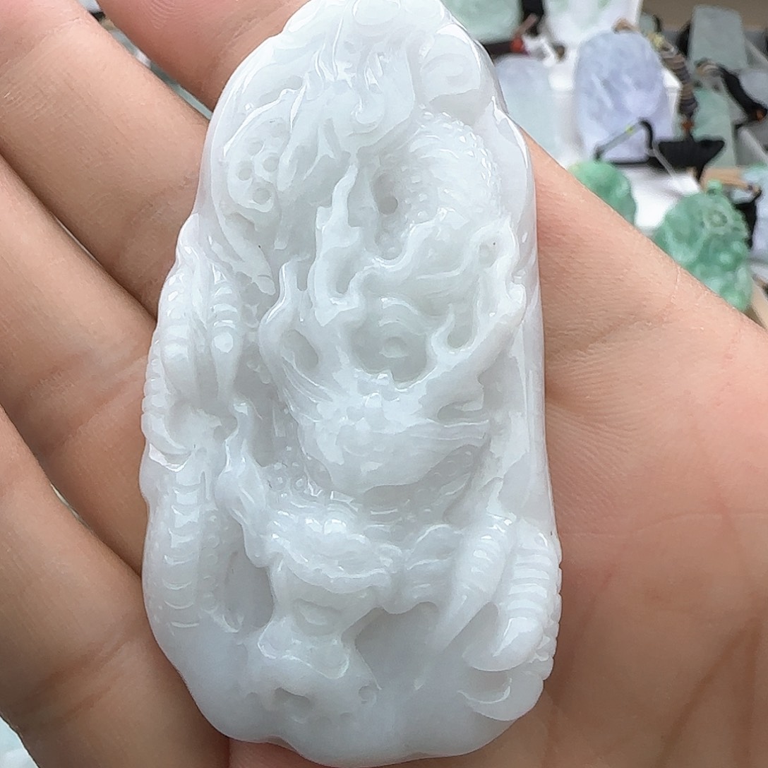 翡翠颈饰未镶嵌、***蓝翡翠