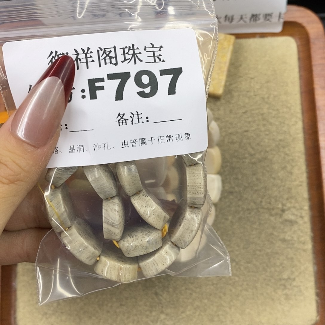 石英质玉吊坠(不含链)足银镀金镶嵌莫*