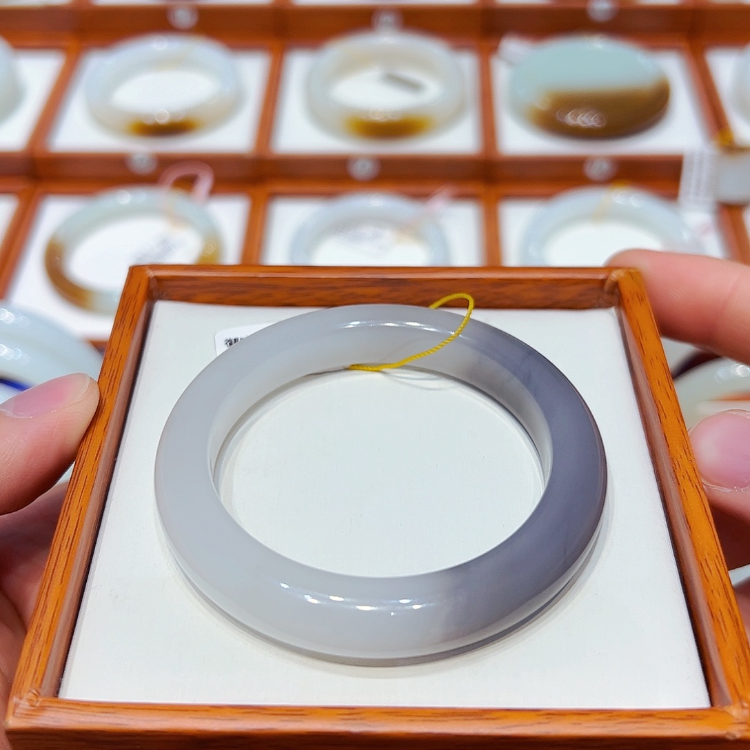 未镶嵌手镯和田玉白冰烟紫半山水