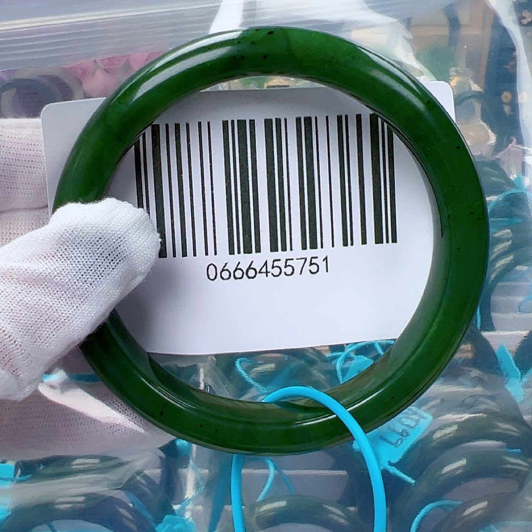 和田玉（碧玉）手镯未镶嵌包容6263