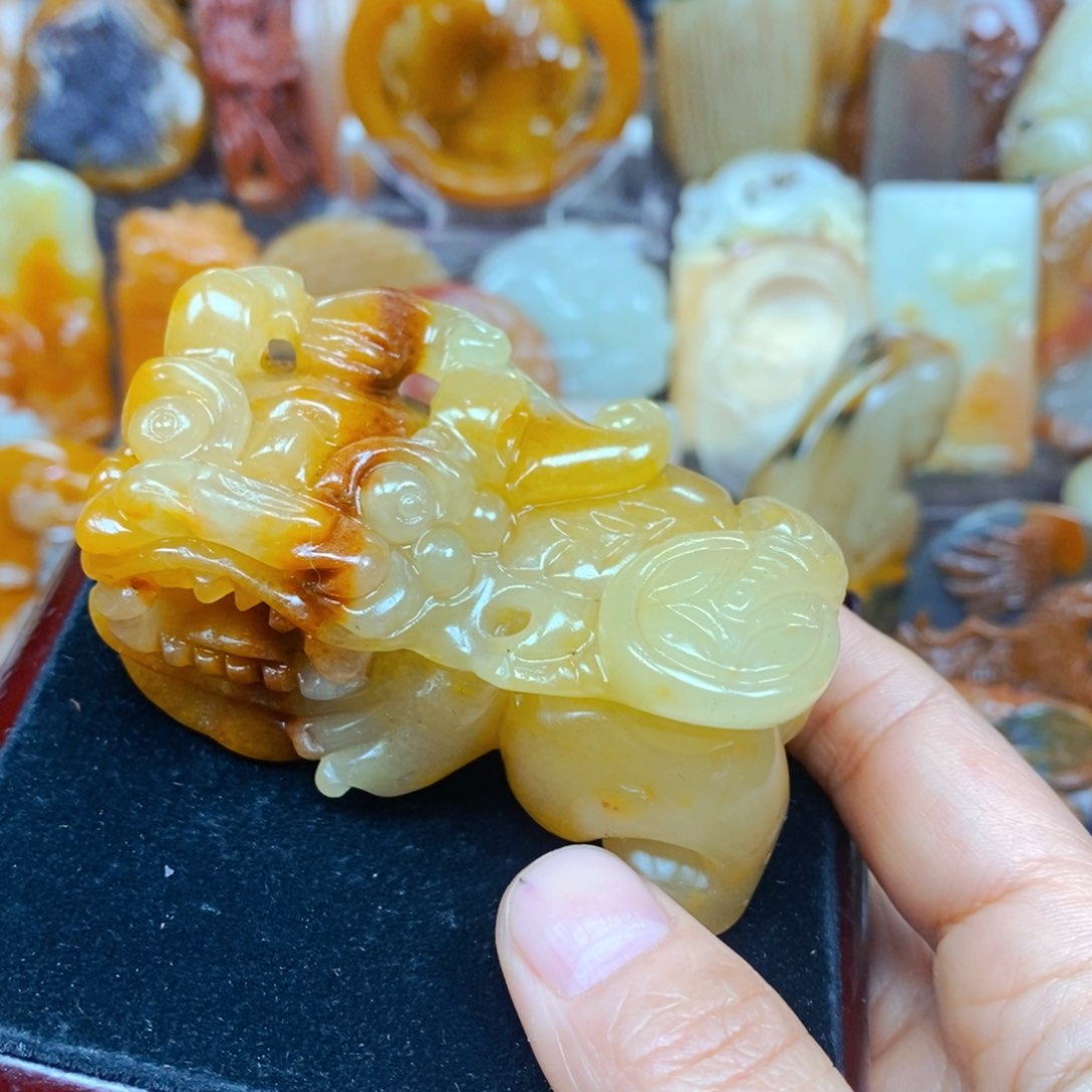 石英质玉（黄龙玉）颈饰未镶嵌