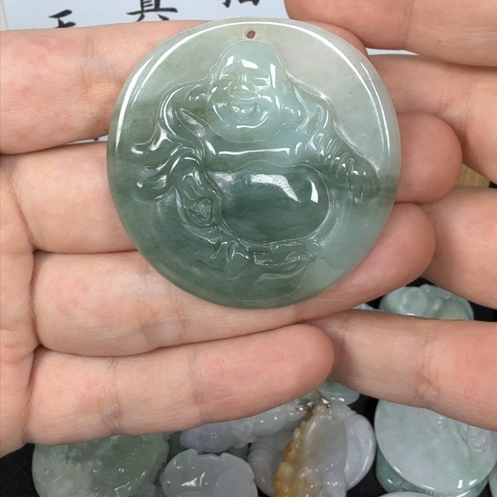 翡翠挂件未镶嵌翡翠