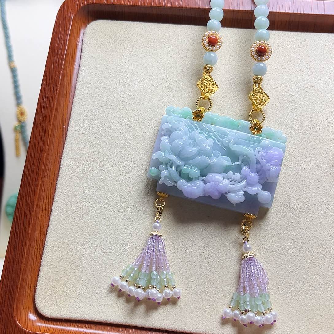 翡翠颈饰未镶嵌紫