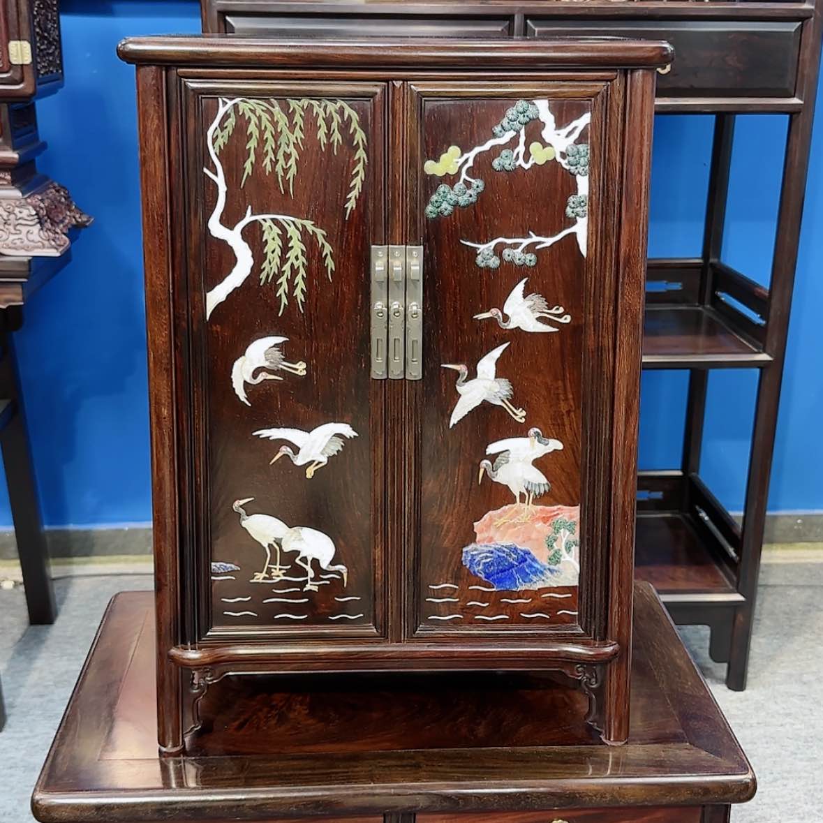 【闪购商品】红酸枝木类成套家具乐*~圆角柜