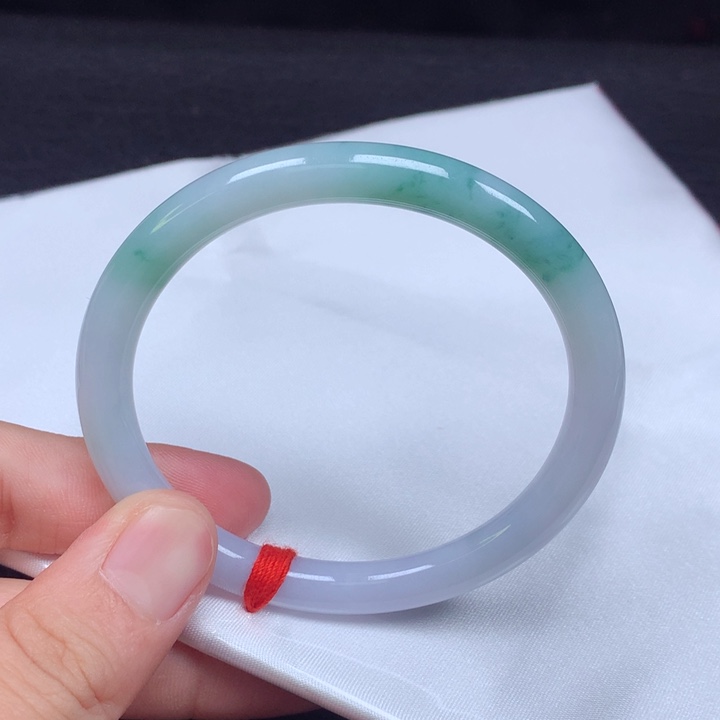 翡翠手镯（贵妃镯）未镶嵌