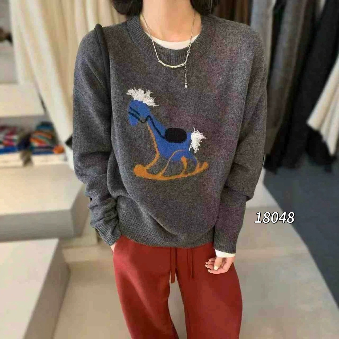 18048（部分无水洗唛，介意慎拍） CHUXUN蓝色小马圆领长袖针织衫
