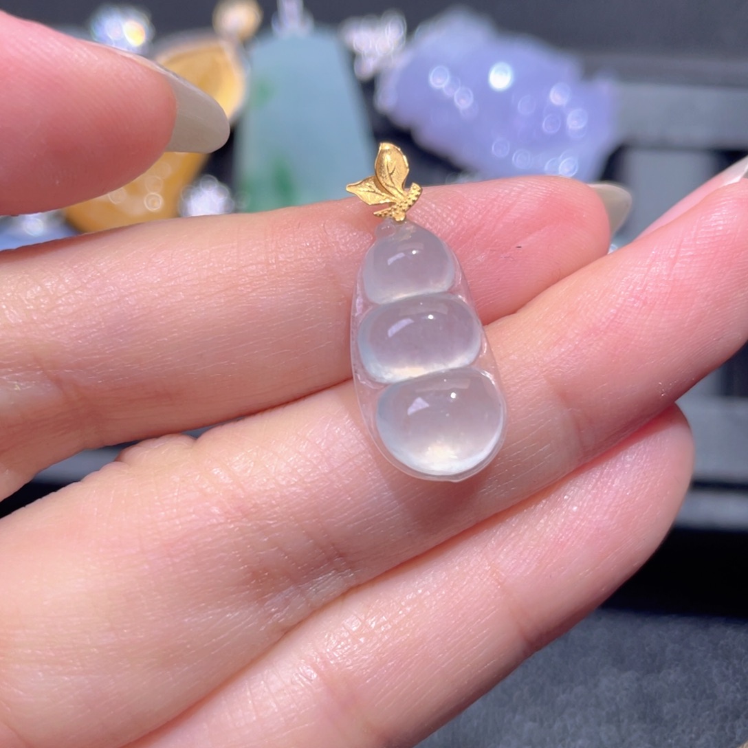 颈饰18K金镶嵌翡翠翡翠