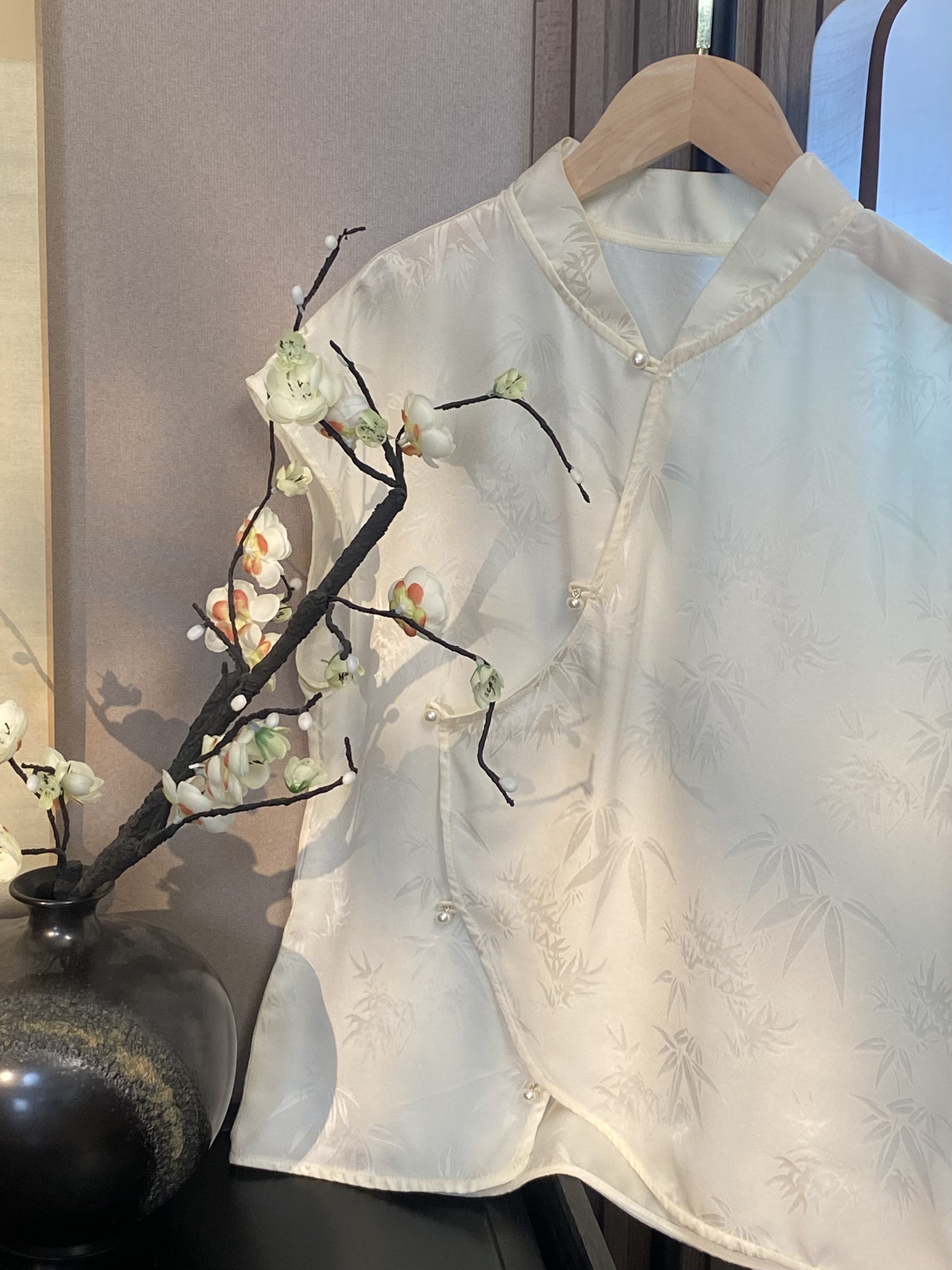 【白色飞飞袖竹叶纹】