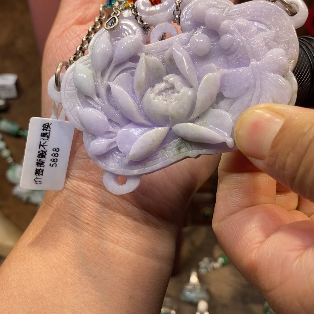 翡翠吊坠(赠链)未镶嵌