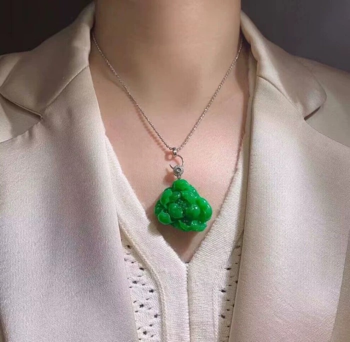 精美翡翠A货凤戏牡丹【证书+礼盒】