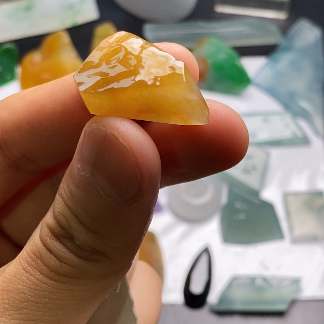 定制翡翠未镶嵌冰胶黄翡满色立体吊坠