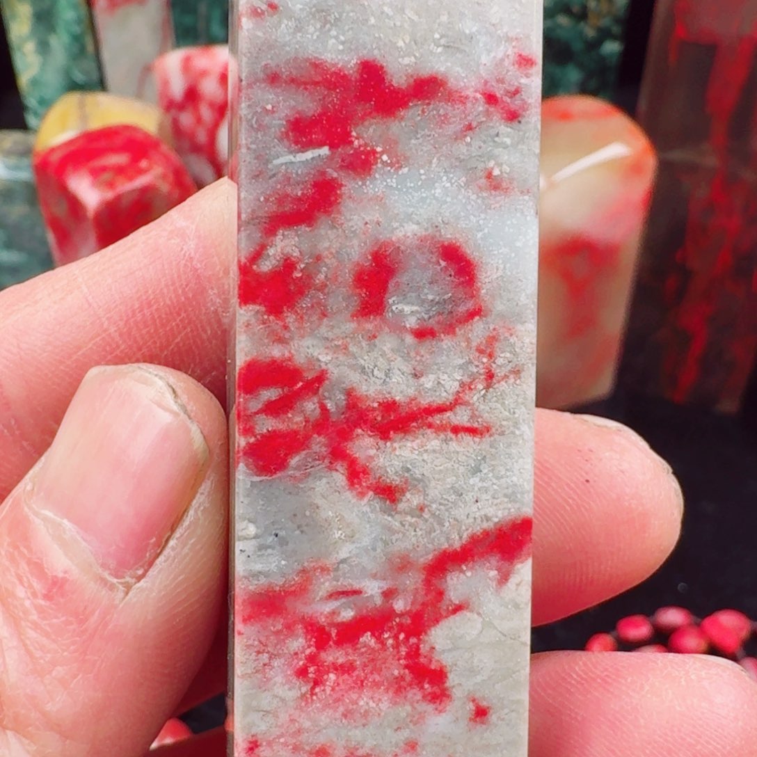 昌化鸡血石牛角冻