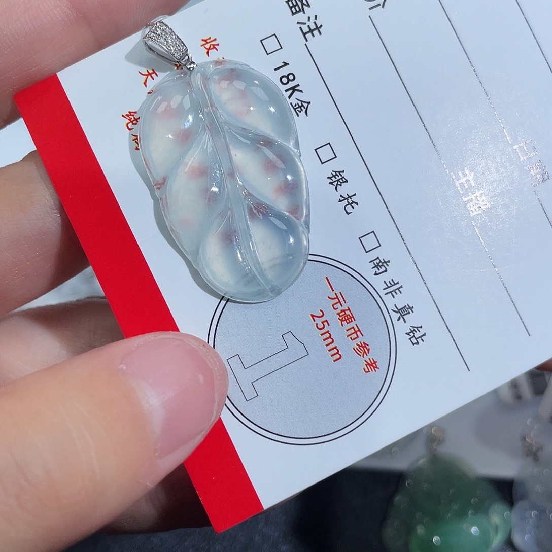 Q****翡翠18K金镶嵌颈饰
