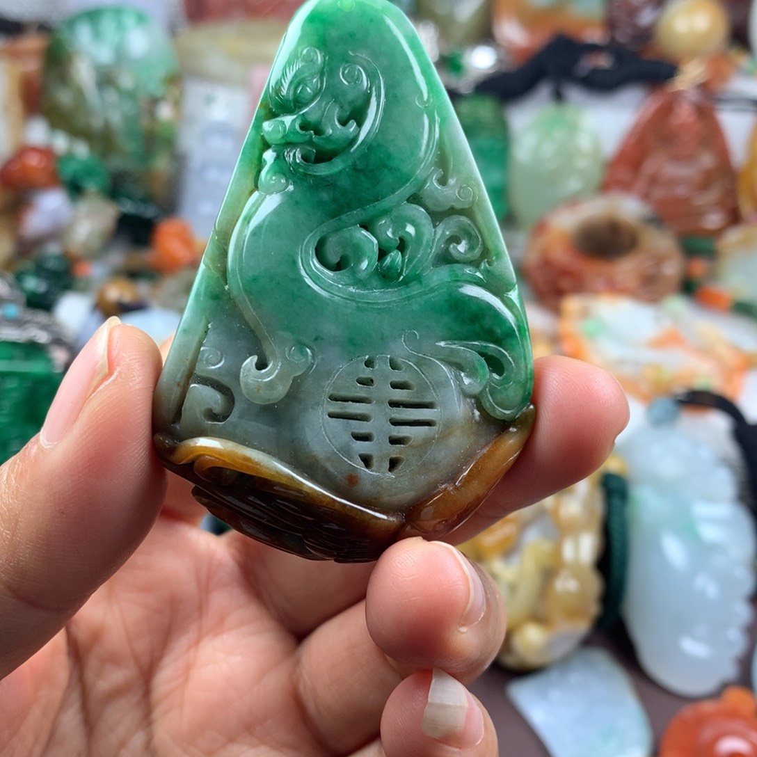 翡翠未镶嵌颈饰挂件