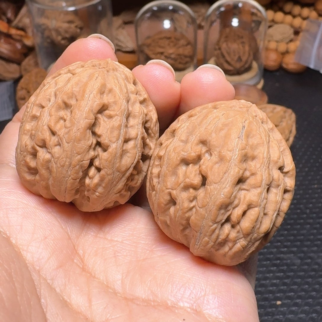 文玩核桃把件多棱龙珠