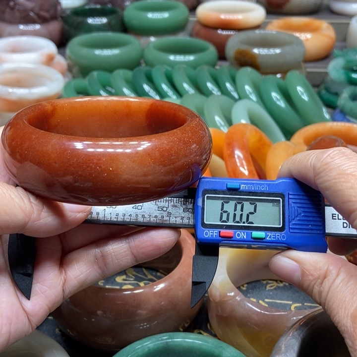 石英质玉手镯未镶嵌