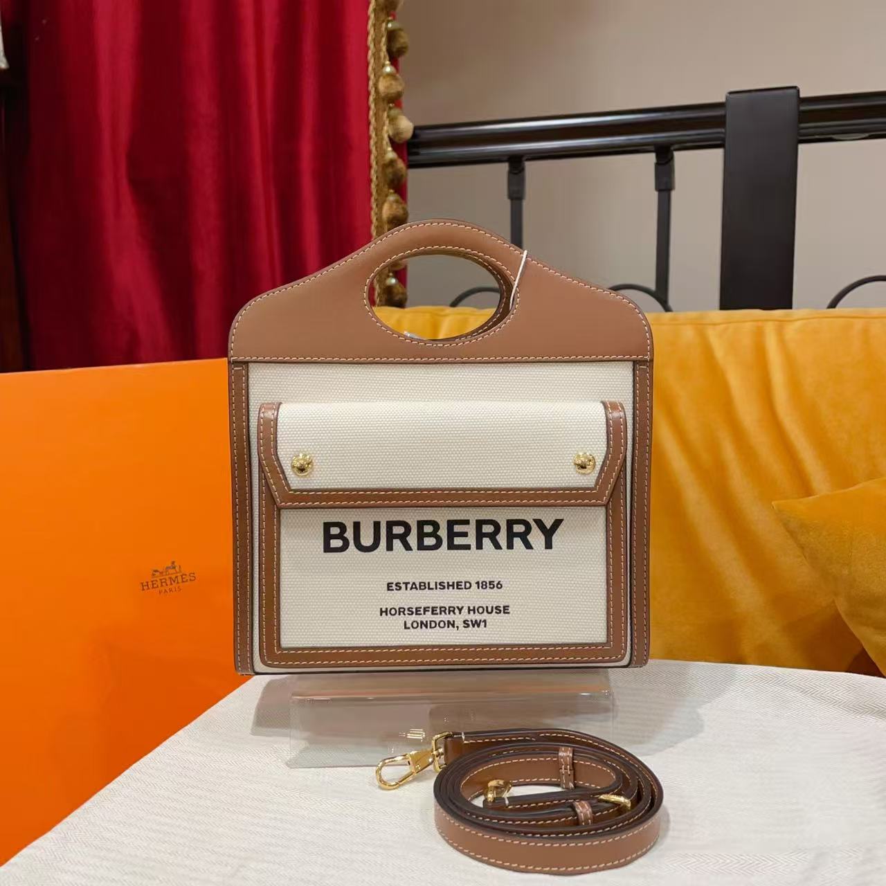 95新 BURBERRY/博柏利 巴宝莉邮差包小号帆布拼皮单肩包/