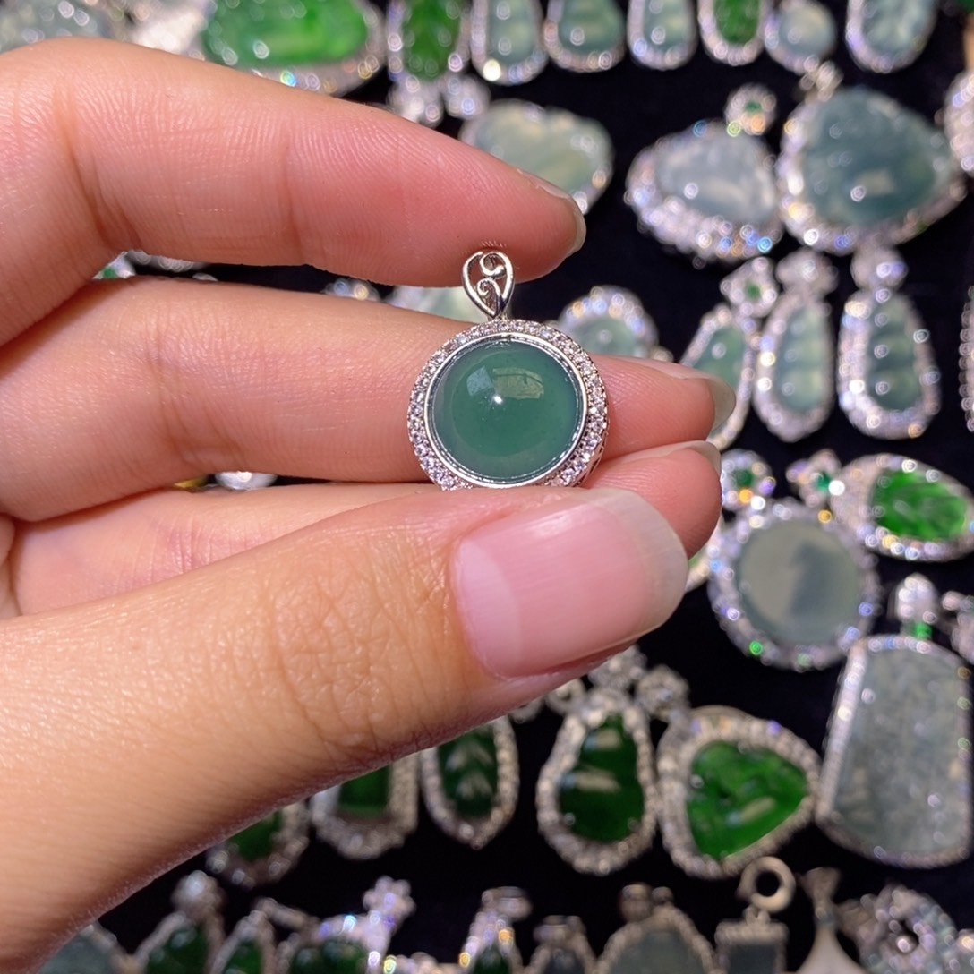 翡翠未镶嵌颈饰天然