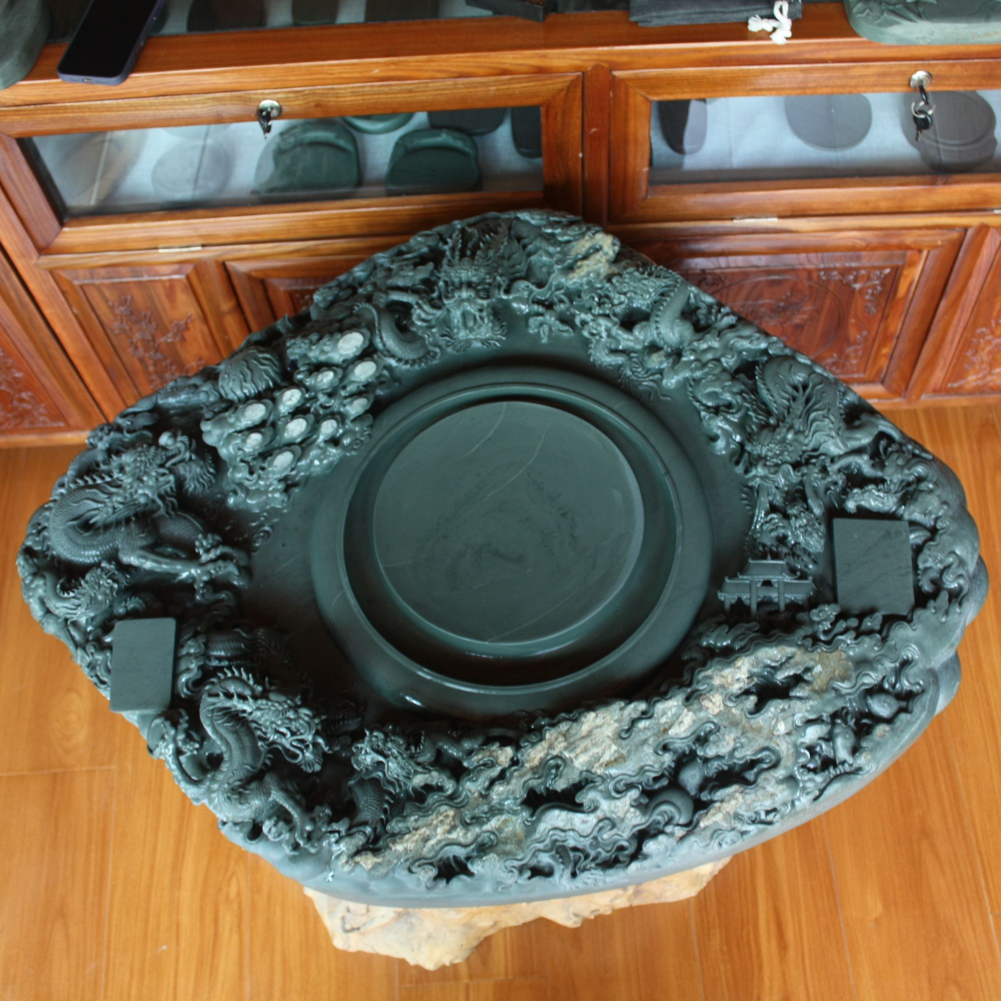 甘肃省卓尼县润毫洮砚水泉湾料砚王尺寸100x75x17cm