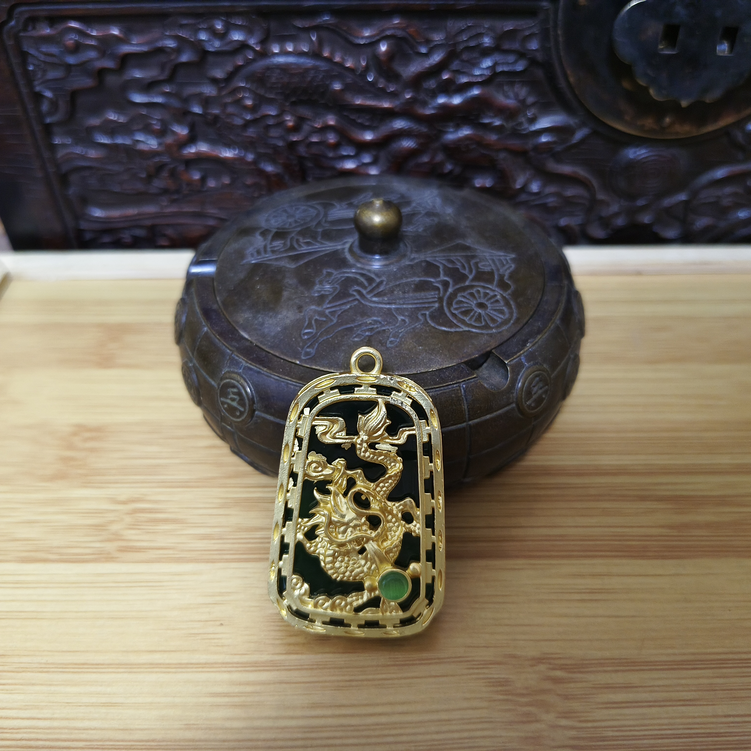 家居饰品现代工艺品DZ03精美摆件当代复古摆件精雕龙纹镶嵌吊坠