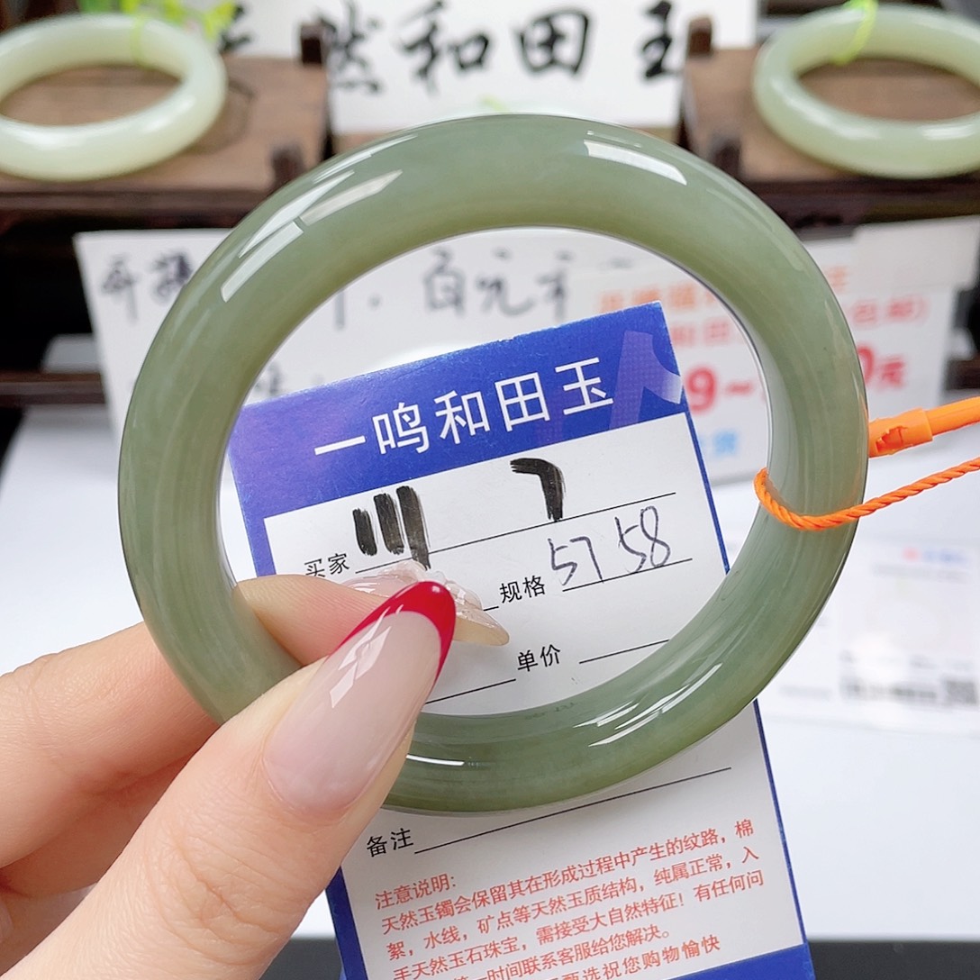 和田玉未镶嵌手镯