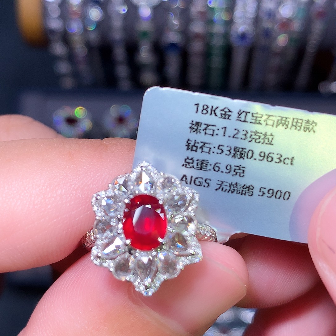 18K金镶嵌戒指红宝石