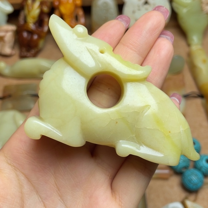 蛇纹石玉未镶嵌颈饰