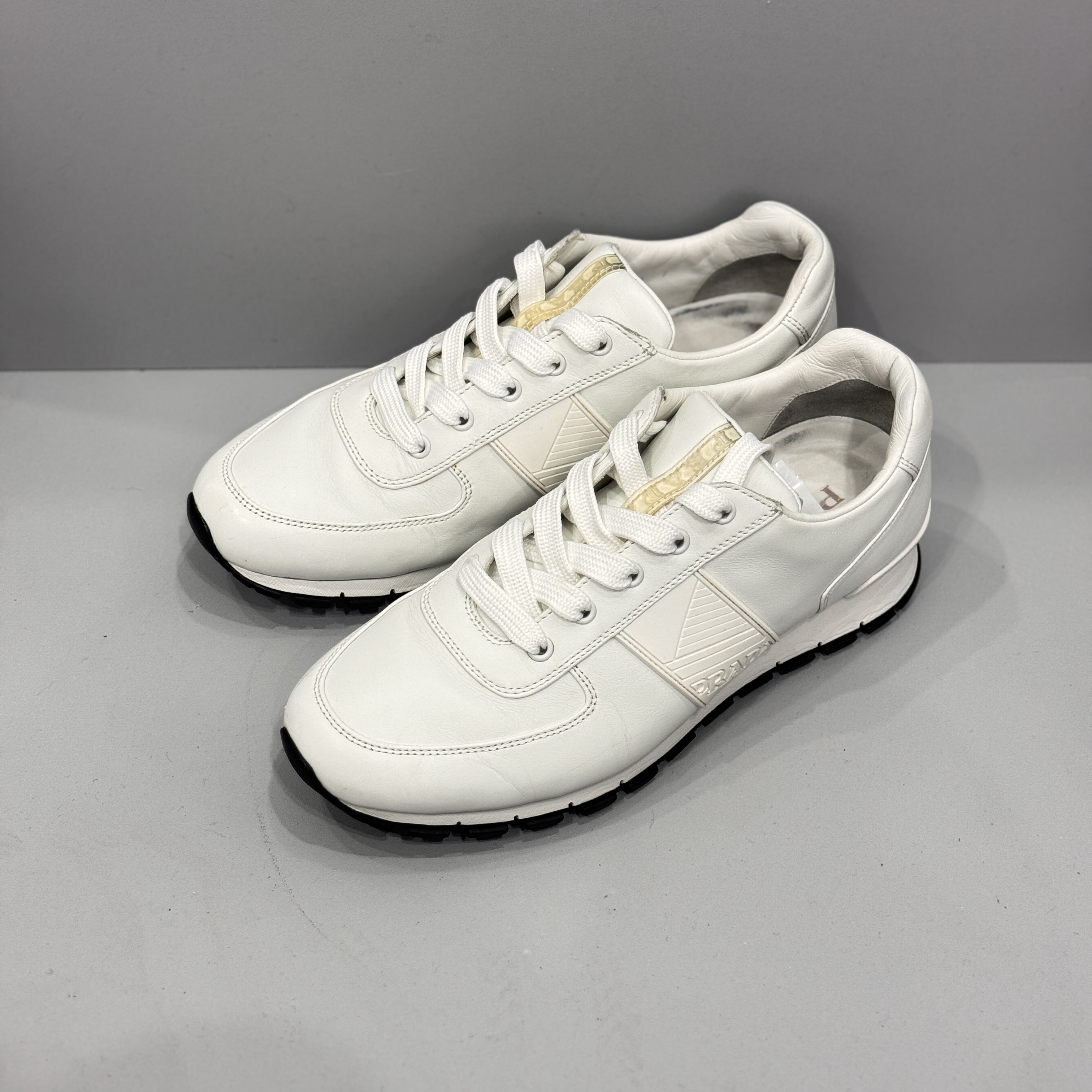 99新 Prada/普拉达 41码 265 低帮 休闲鞋