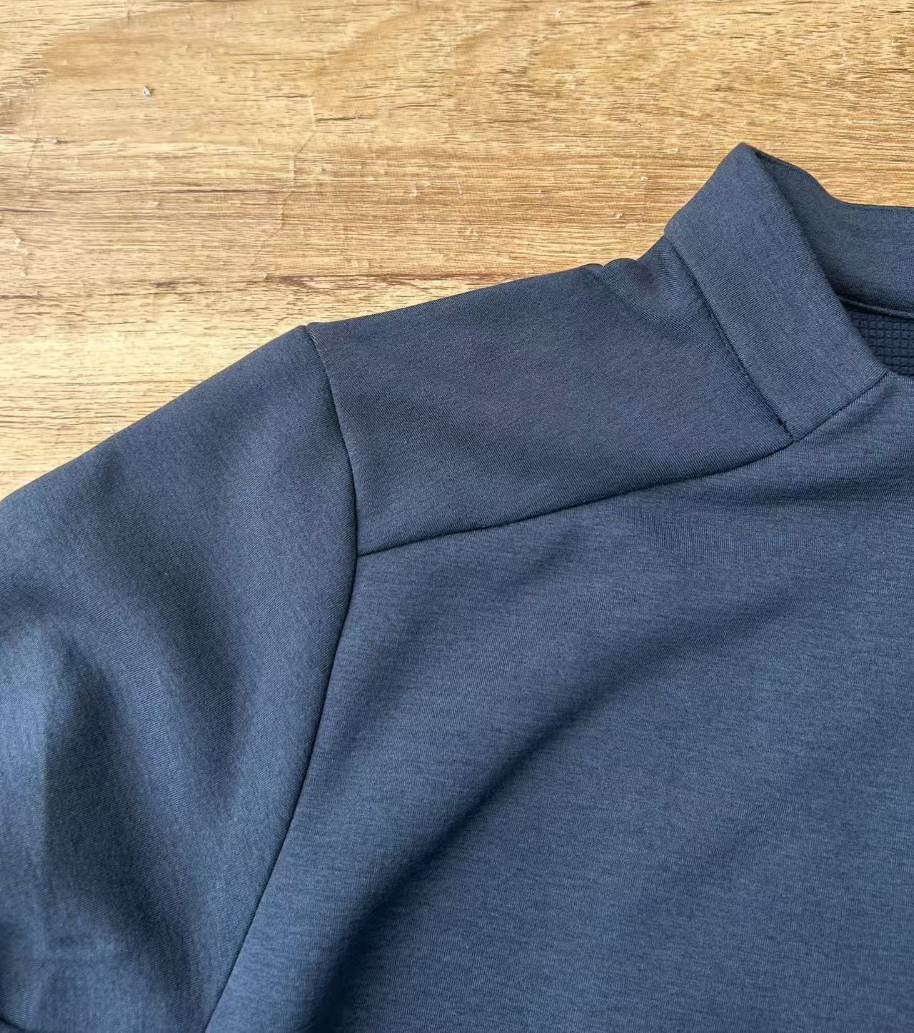 132-25秋冬抓绒半拉链T恤，胶标男女款，抑菌除臭，厚款立领打底