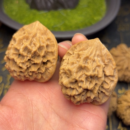 文玩核桃把件秦岭核桃18