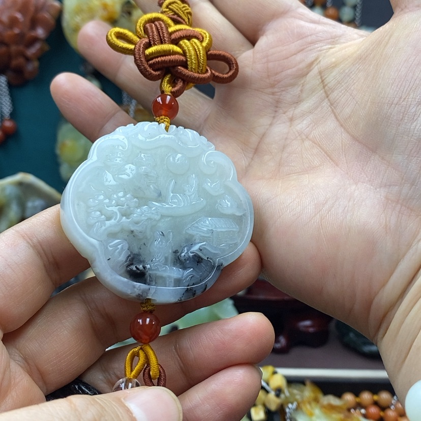 【闪购商品】蛇纹石玉车挂未镶嵌