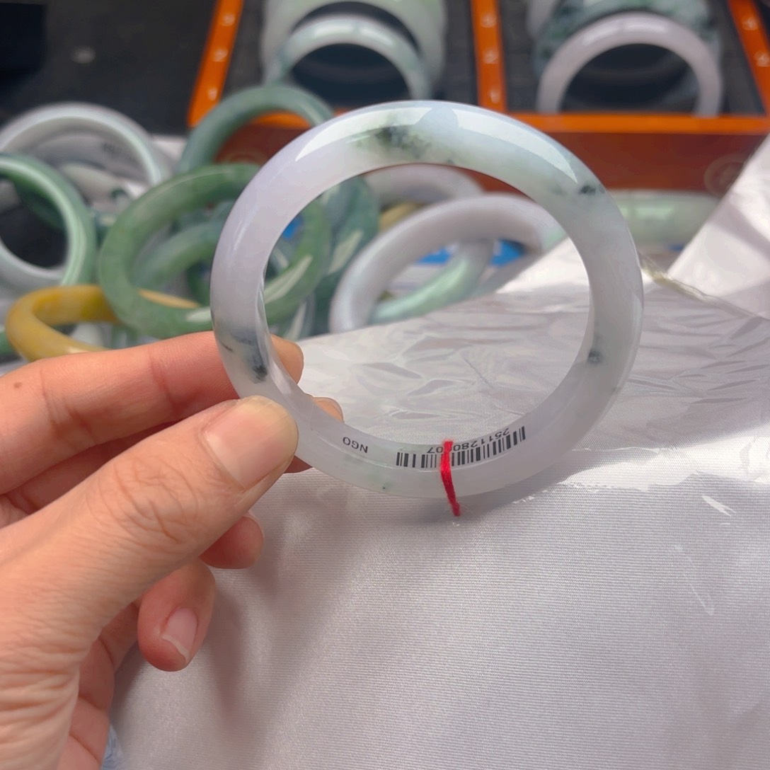 翡翠未镶嵌手镯565758. 141